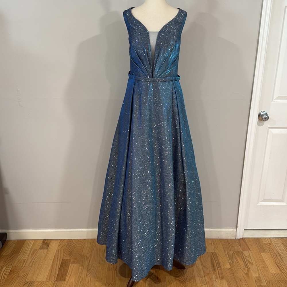 David’s Bridal Illusion Plunge Iridescent Metallic Ball Gown - Picture 6 of 13